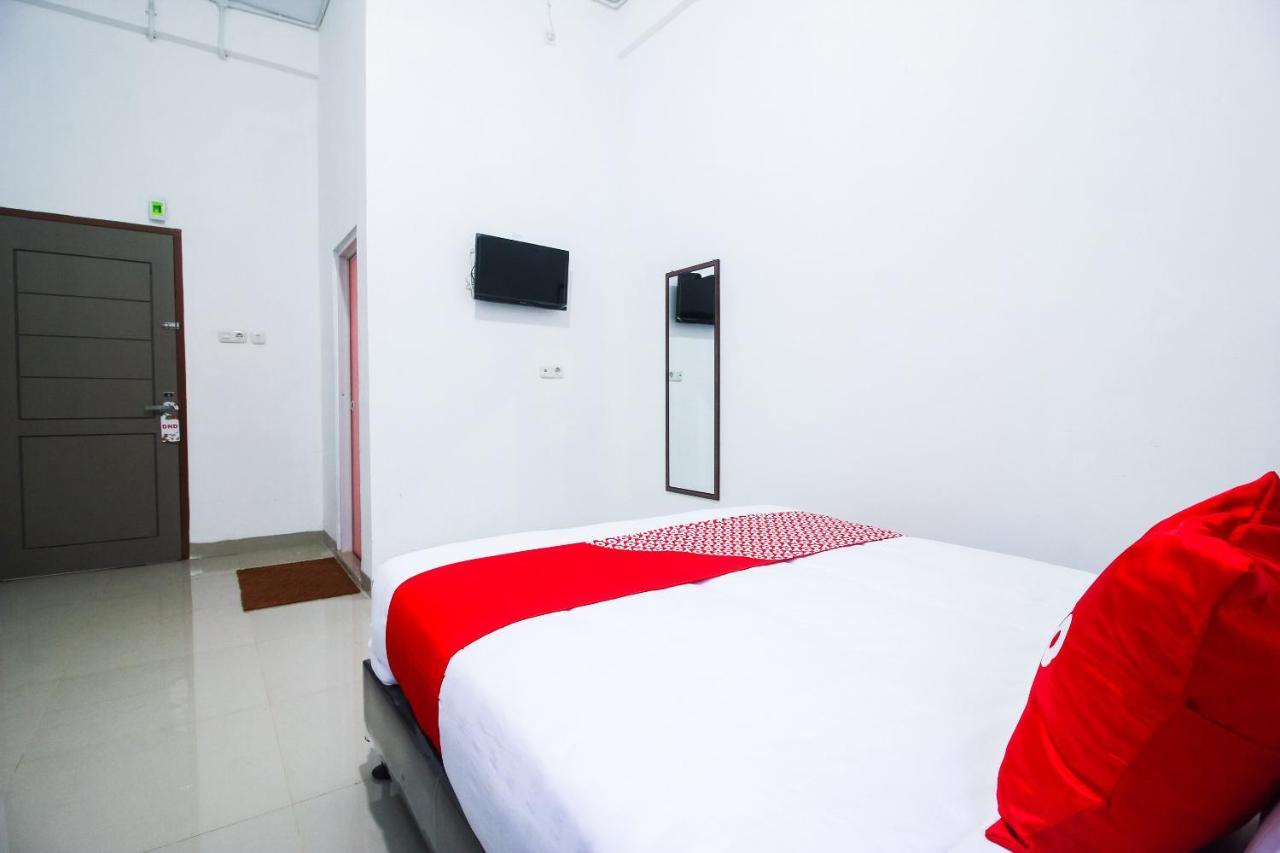 Oyo 1653 Fajar Residence Pekanbaru Exterior foto
