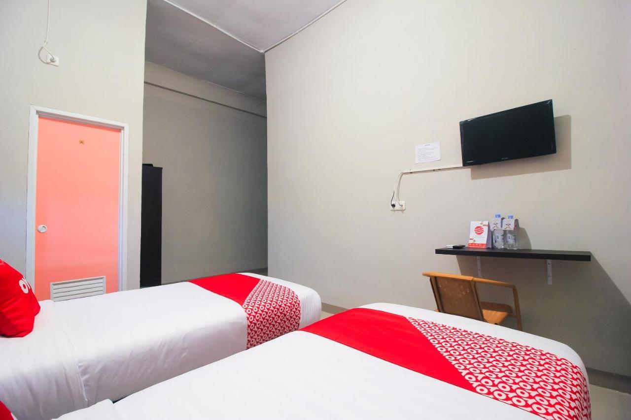 Oyo 1653 Fajar Residence Pekanbaru Exterior foto