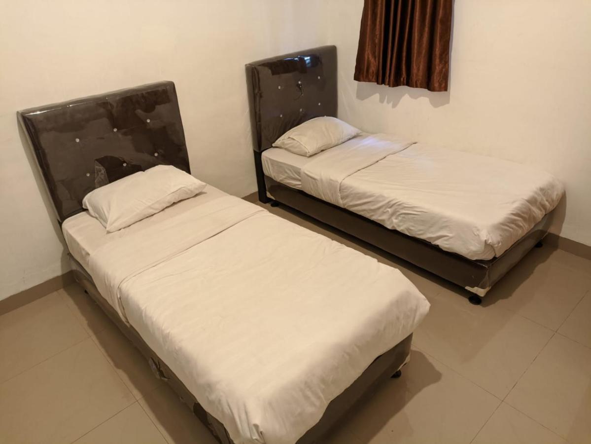Oyo 1653 Fajar Residence Pekanbaru Exterior foto