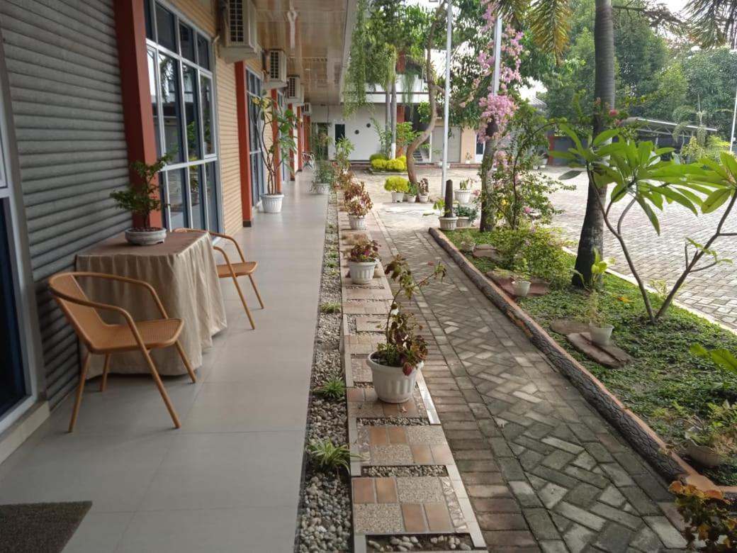 Oyo 1653 Fajar Residence Pekanbaru Exterior foto