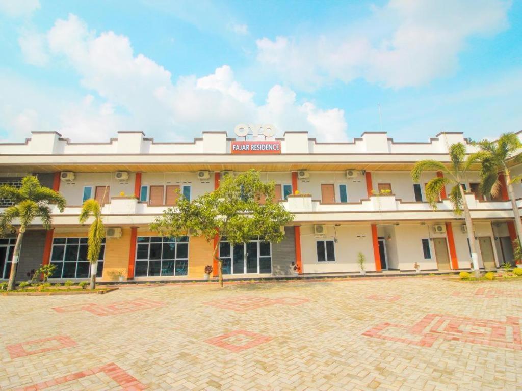 Oyo 1653 Fajar Residence Pekanbaru Exterior foto